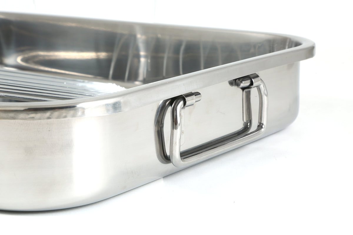 EXCELSTEEL Cook Pro mirror-polished exterior for stylish serving.