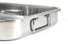 EXCELSTEEL Cook Pro mirror-polished exterior for stylish serving.