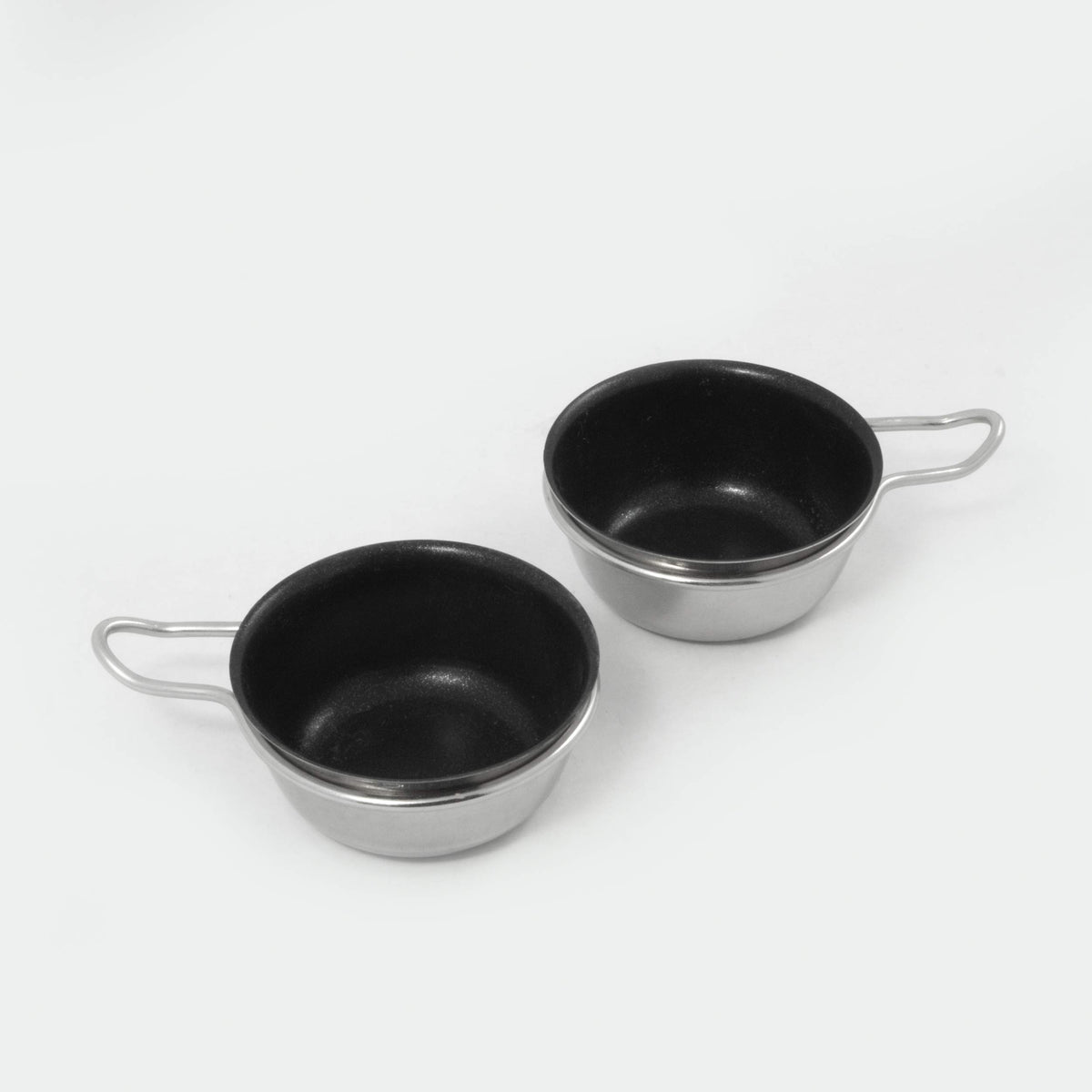 EXCELSTEEL dishwasher-safe egg poacher parts simplify cleanup after cooking.