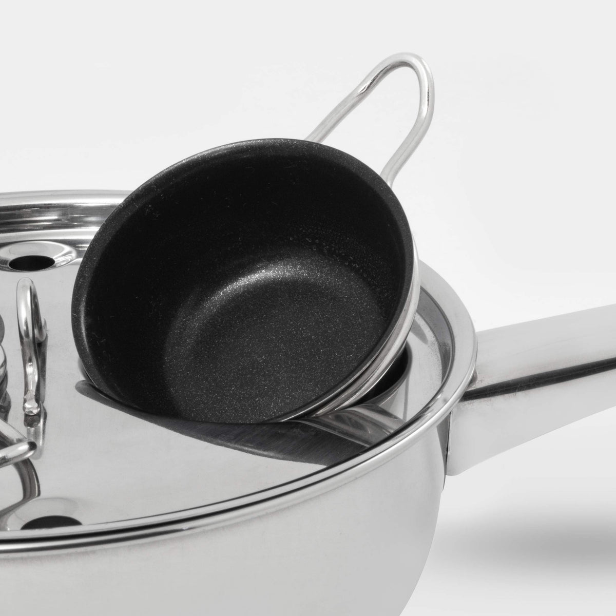 EXCELSTEEL stovetop brunch pan in action for poached eggs.