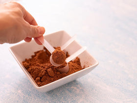 Existing Beauty clear plastic scoops improve visibility of contents and measurements.