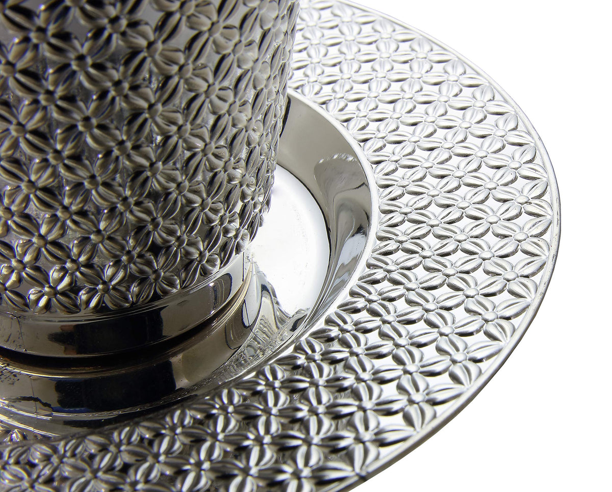 Exquisite 5.5 oz silver plastic Kiddush cups with golden interior for elegant ceremonies.