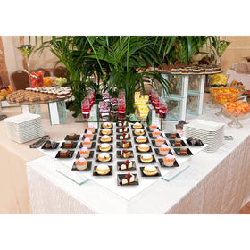 Exquisite black disposable plates suit weddings, cocktail parties, and formal events.