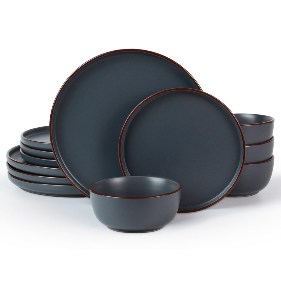 Famiware Mercury dinner plate with speckled glaze for everyday dining.