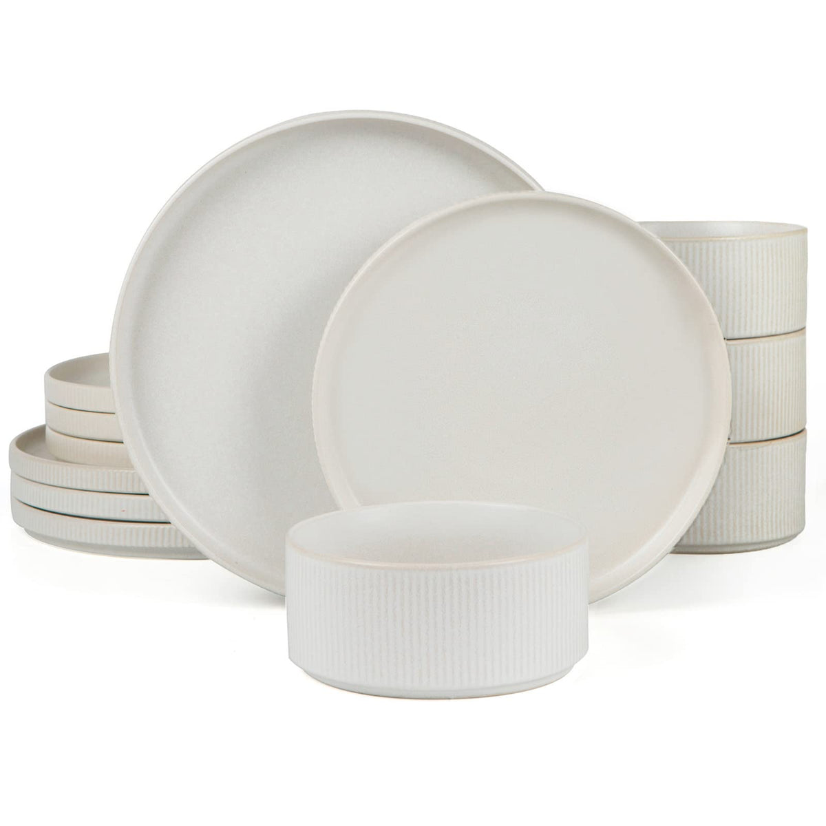 Famiware Star 10-inch dinner plate with ribbed edge for easy grip.