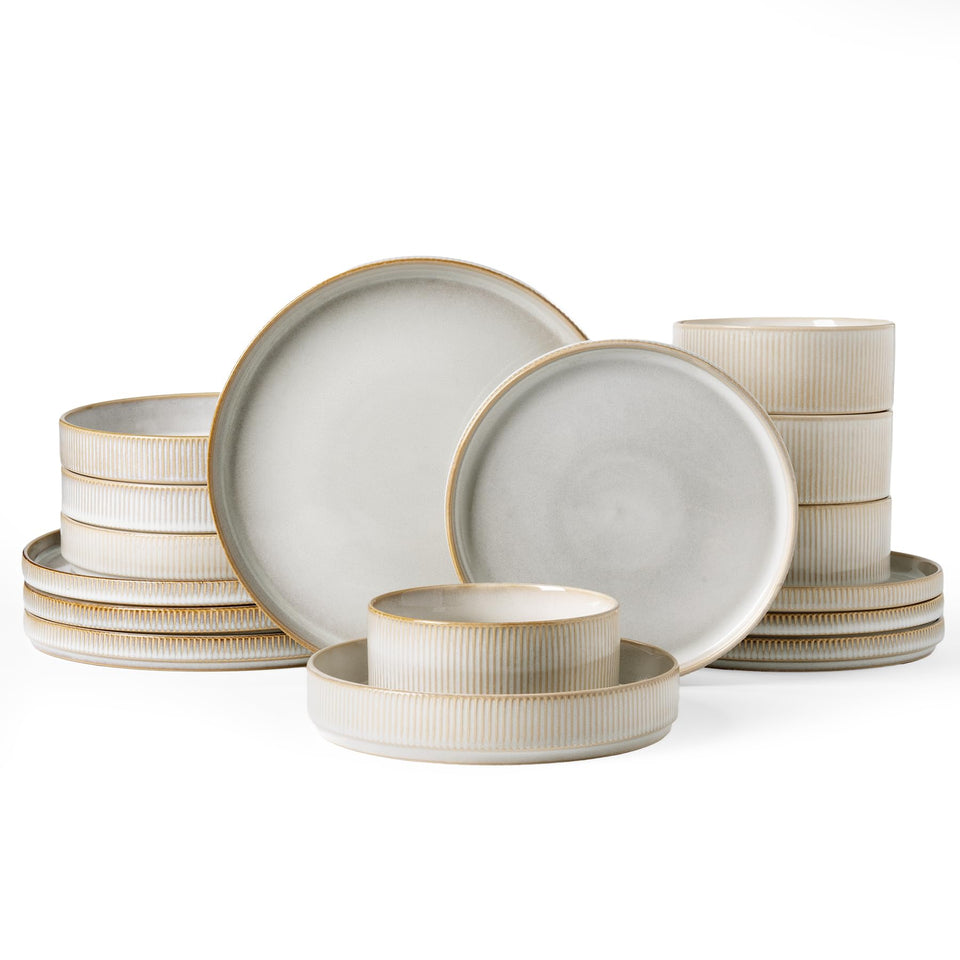 Famiware Star dinner plates with ribbed edges for a modern farmhouse look and secure grip