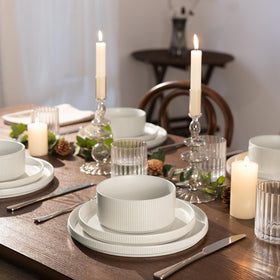 Famiware Star dishwasher-safe plates stay bright after cleaning.