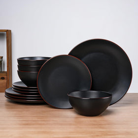 Famiware Venus dinner plates with trim in matte black, durable for daily meals.