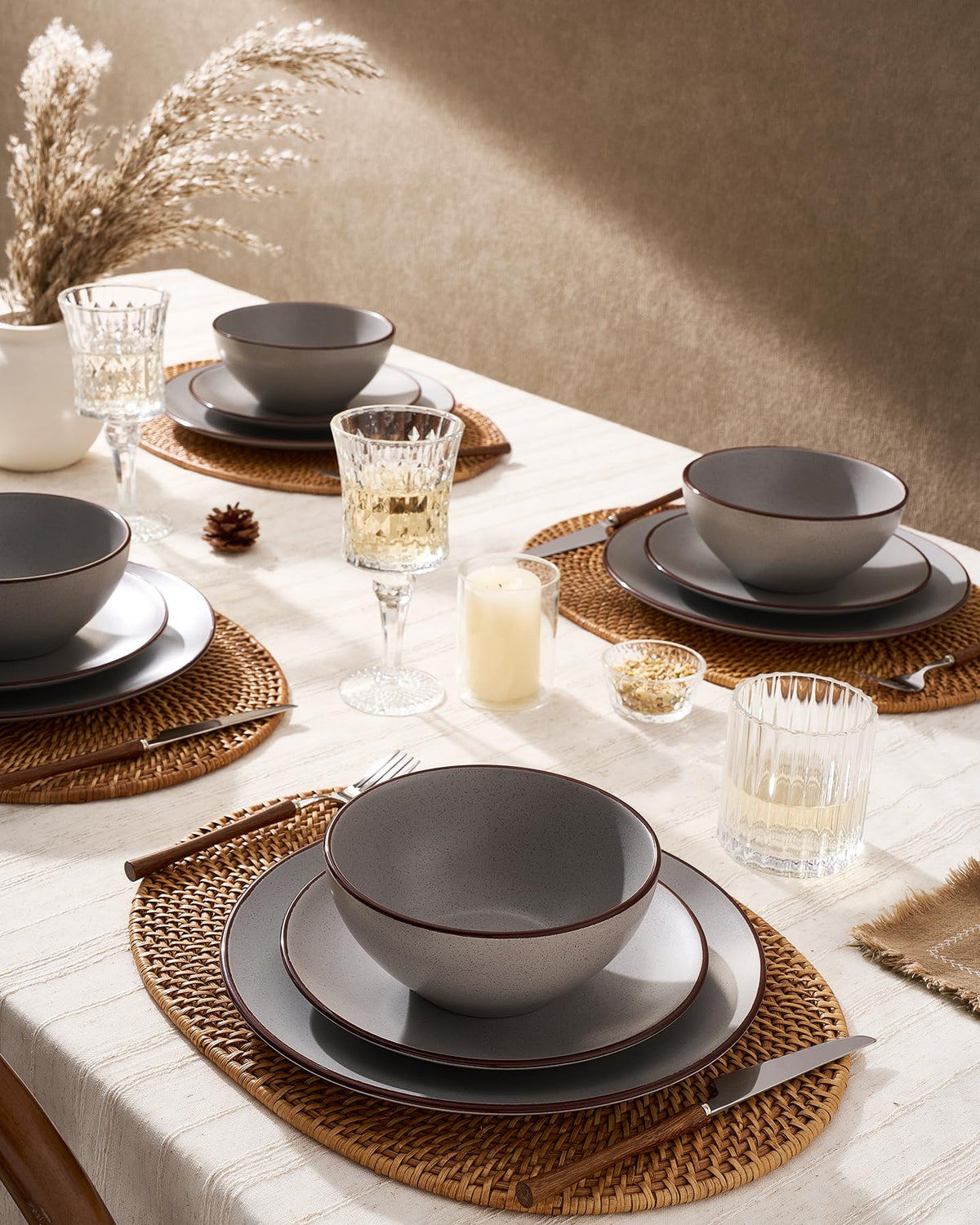 Famiware Venus 10-5in dinner plates in matte gray for versatile meals.