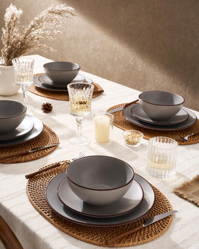 Famiware Venus 10-5in dinner plates in matte gray for versatile meals.