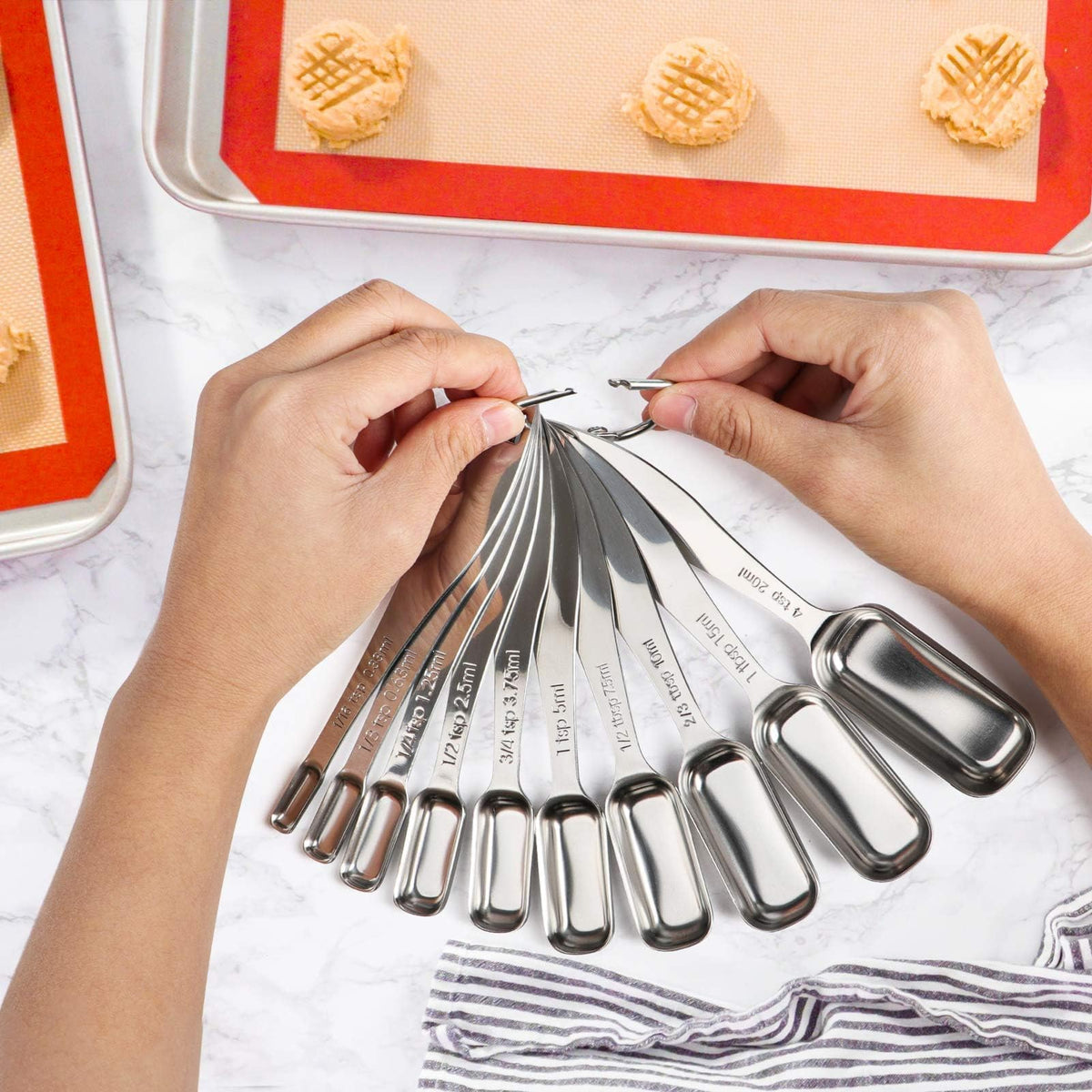 FANGSUN stainless steel spoons resist rust during use