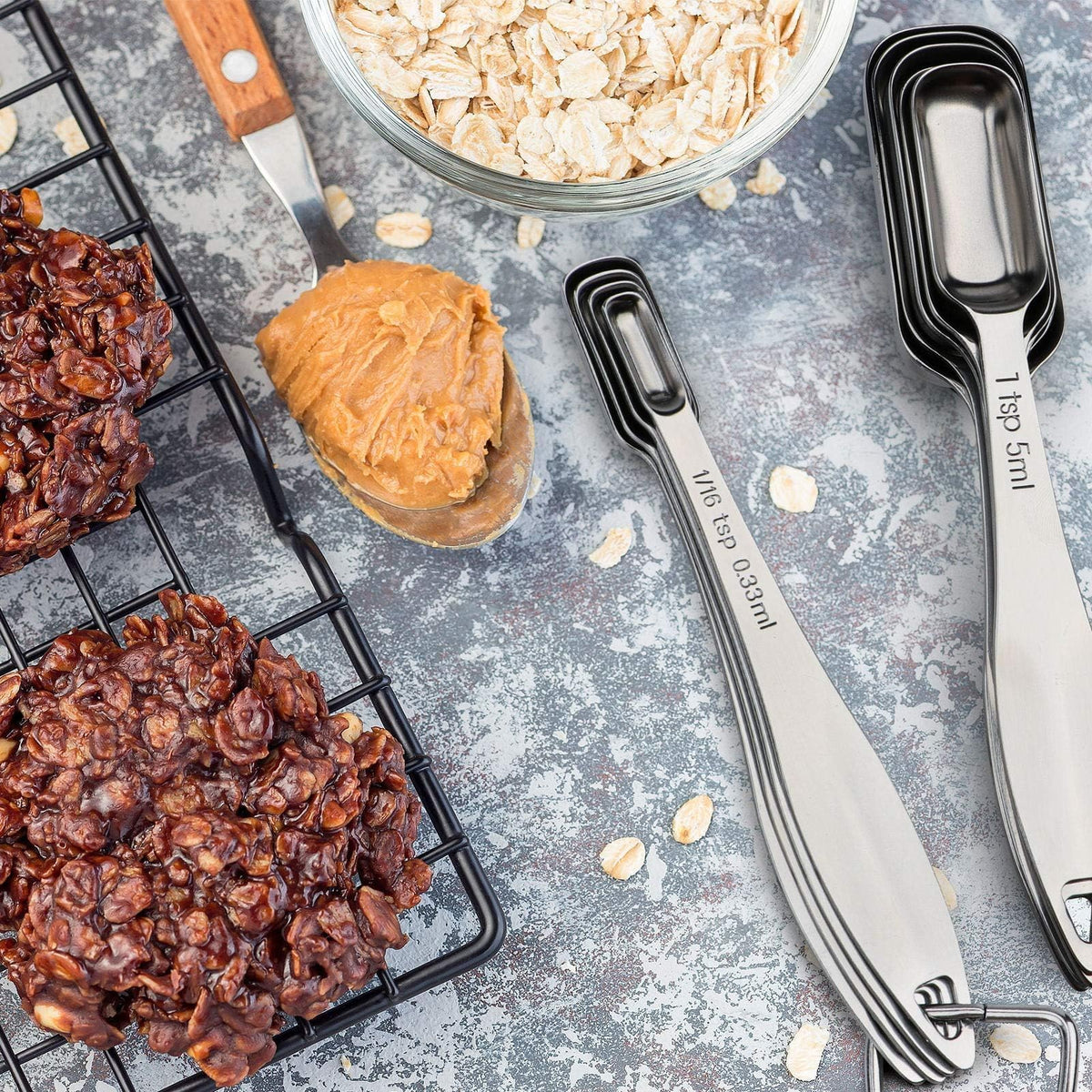 FANGSUN spoons reach into narrow spice jars with ease