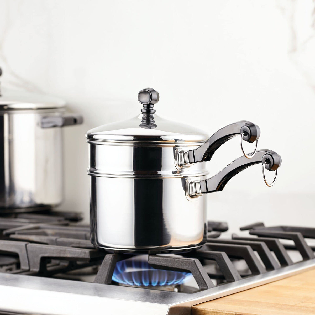 Farberware Classic Stainless 2-Quart polished stainless steel finish adds shine.