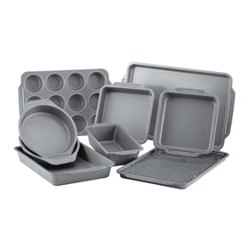 Farberware chrome cooling grid helps air flow on baked goods