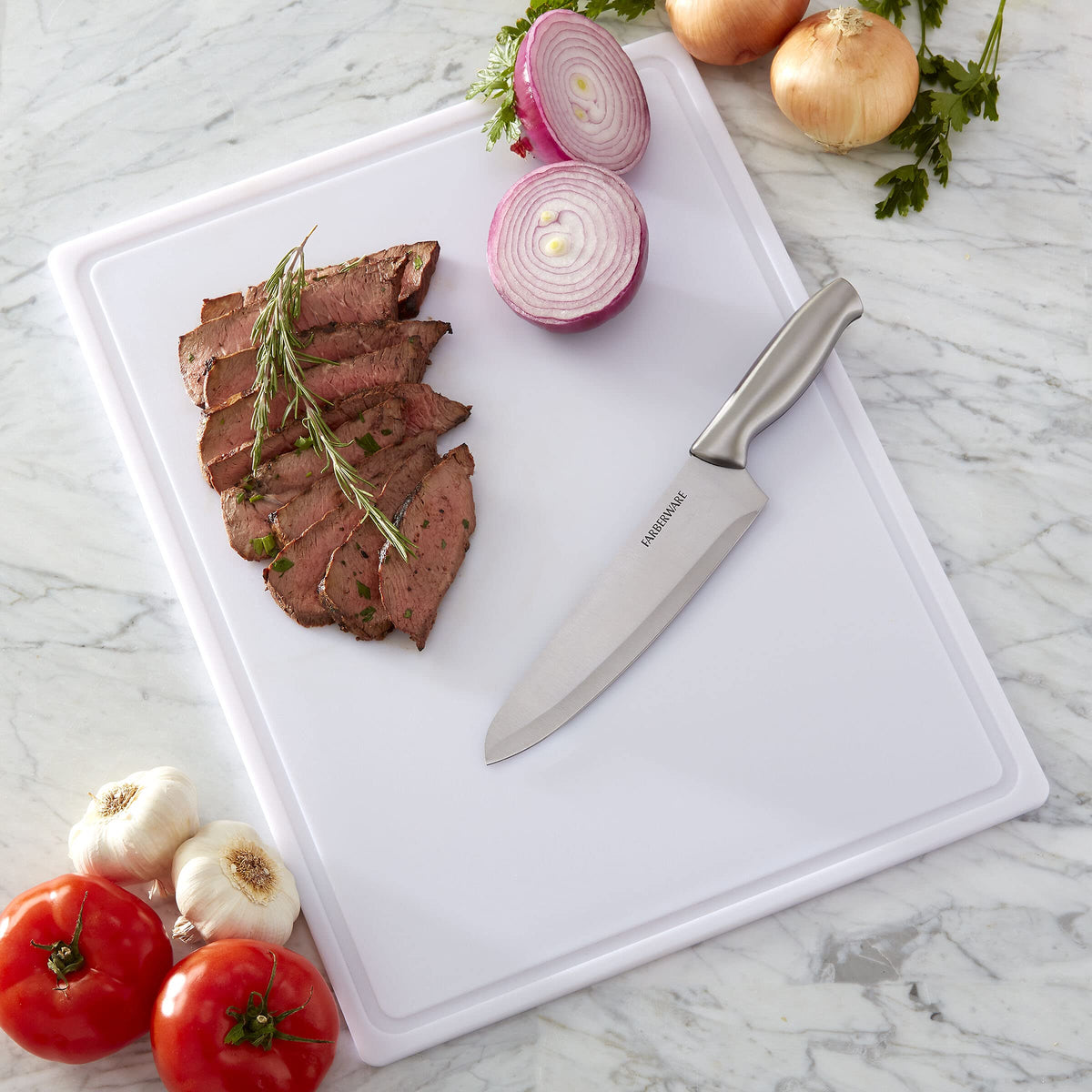 Farberware bright white surface provides high contrast for precise slicing