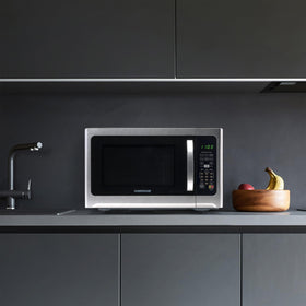 Farberware easy-clean interior simplifies maintenance after meals
