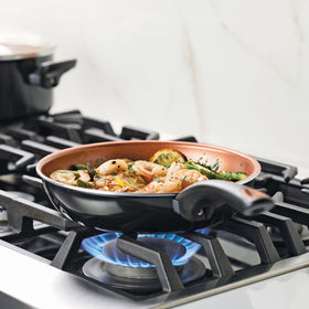 Farberware Glide Pan flared rim for easy pouring