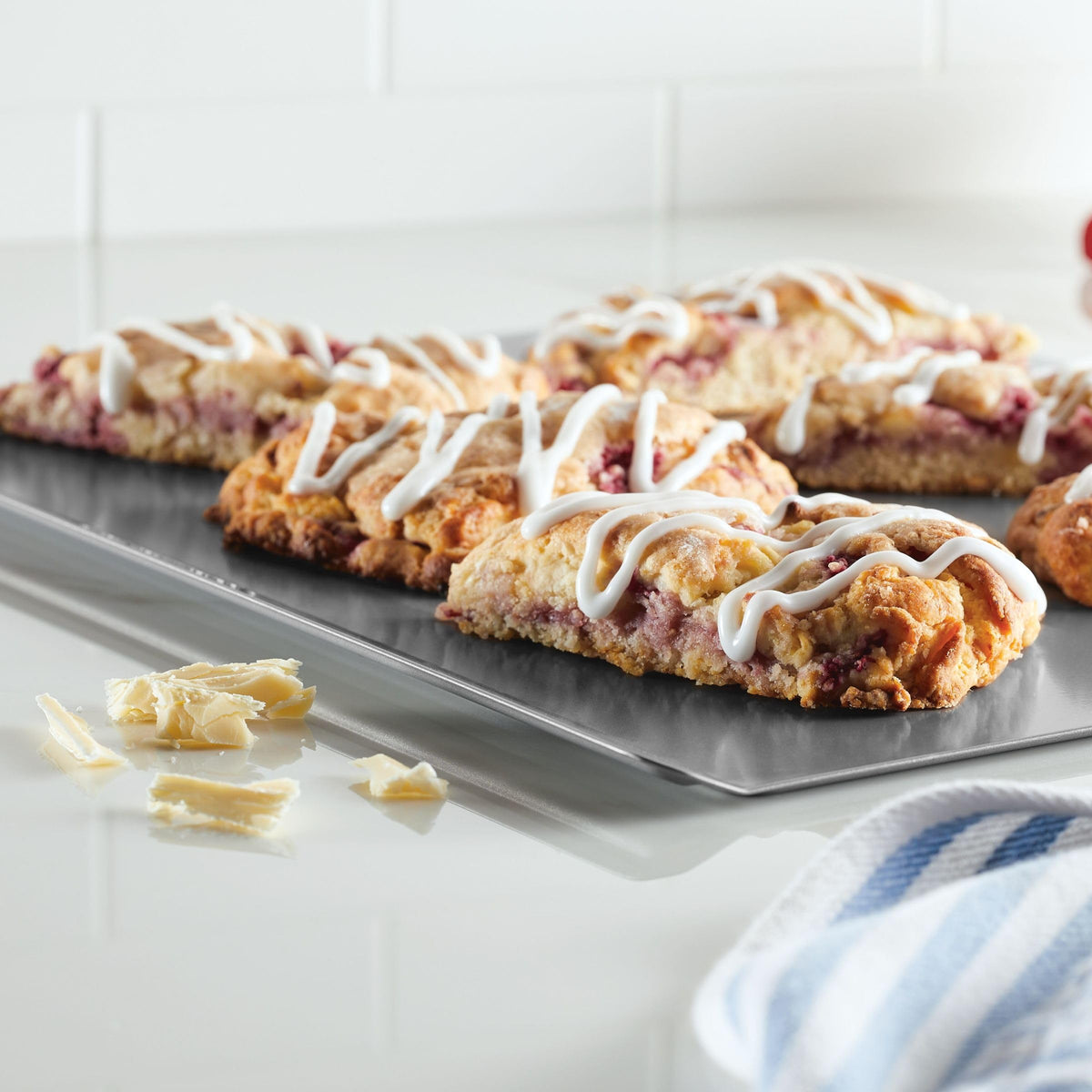 Farberware Golden Bake sheet browns cookies evenly.