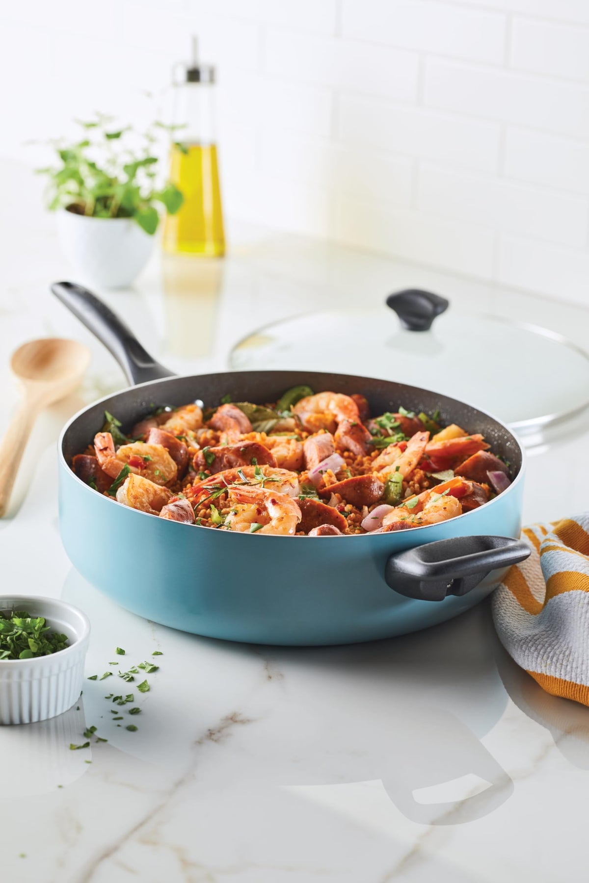 Farberware jumbo cooker dishwasher-safe for simple cleanup.