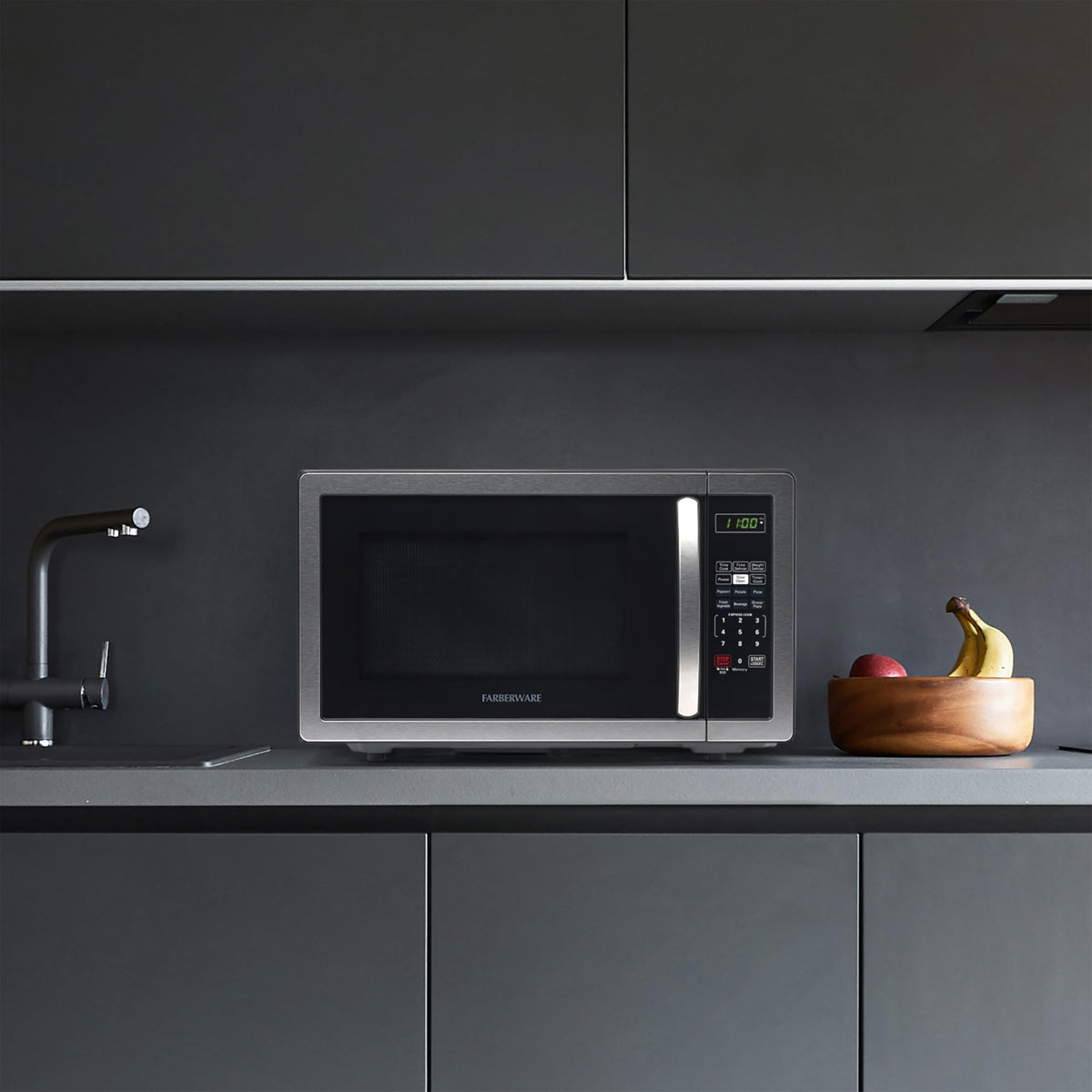 Farberware microwave child safety lock keeps kids safe in busy spaces.