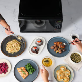 Farberware microwave weight-based defrost for efficient thawing.