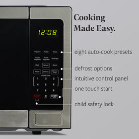 Farberware microwave interior with 12.4-inch glass turntable ensuring even heating.