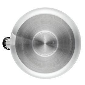 Easy-grip handle provides balanced pouring and comfort