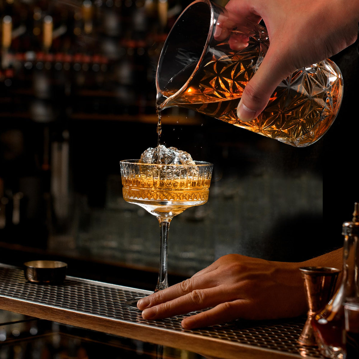 FARQAN lead-free crystal mixing glass suitable for home and commercial use.