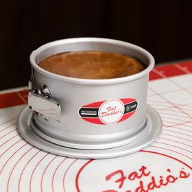Fat Daddio's Springform Pan flat bottom for stable baking.