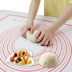 FavXD Dough Mat rolling dough for even thickness and smooth pastry.
