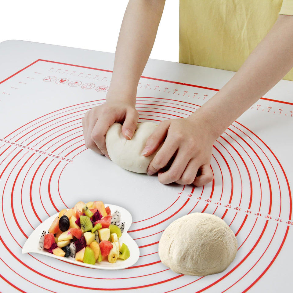 FavXD Dough Mat rolling dough for even thickness and smooth pastry.