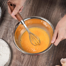 FDEYIQ non-stick whisk prevents batter from clinging.