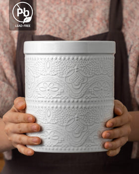 FE FUN ELEMENTS lace-emboss design adds vintage charm to your kitchen.