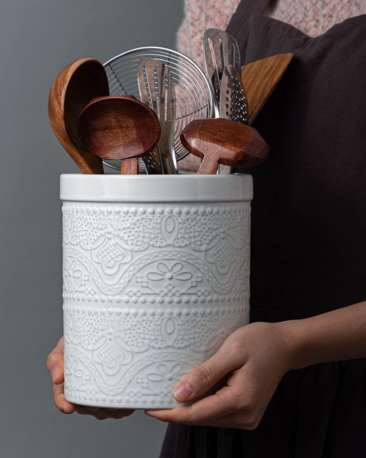 FE FUN ELEMENTS lace-emboss series enhances farmhouse style on the countertop.