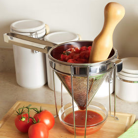 Feekoon stainless steel mesh close-up shows fine filtration for smooth purées.