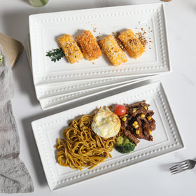 Feenmai large-capacity trays suit appetizers, entrees, and gatherings.