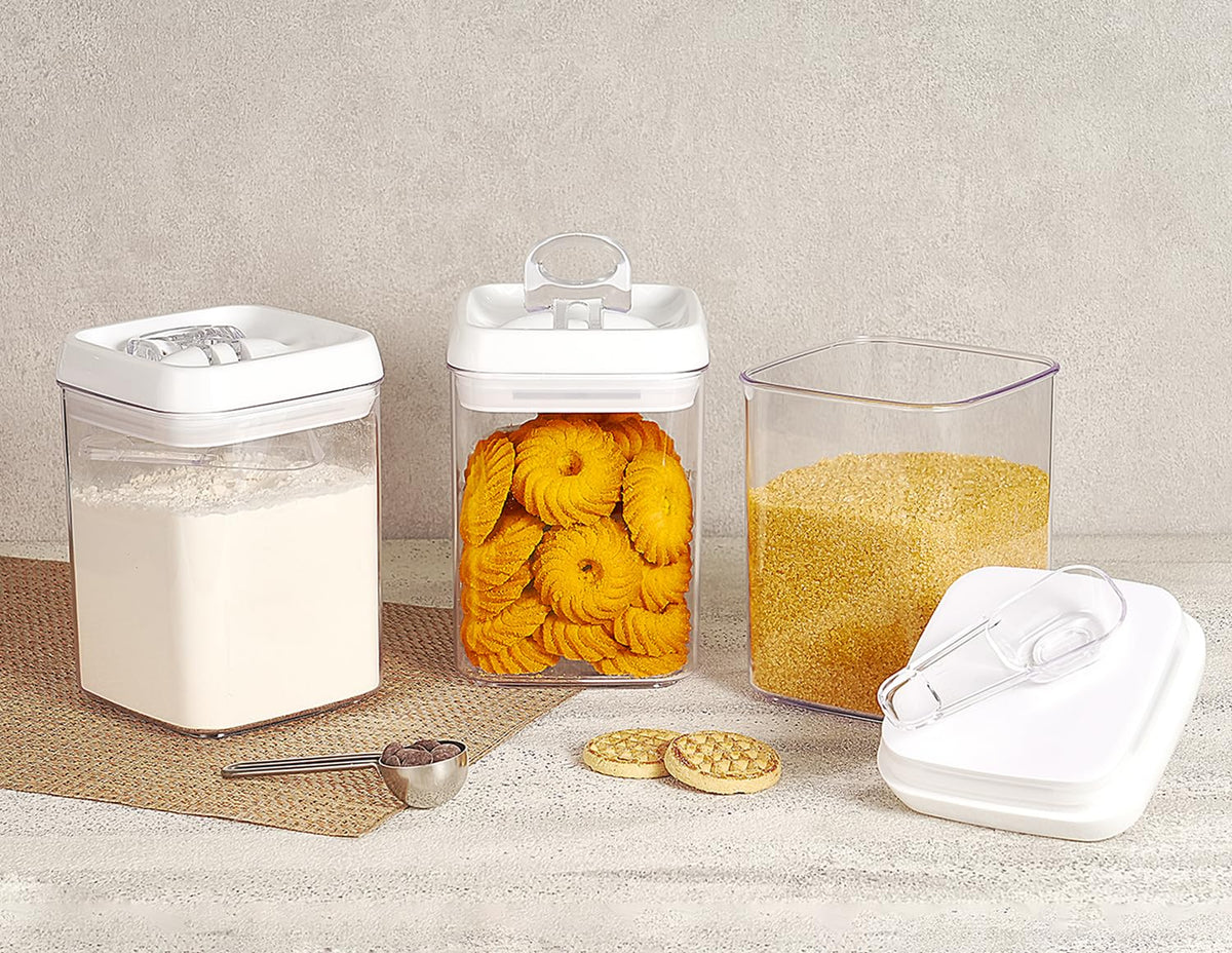 Felli Flip-Tite built-in spoon slot for quick measuring.