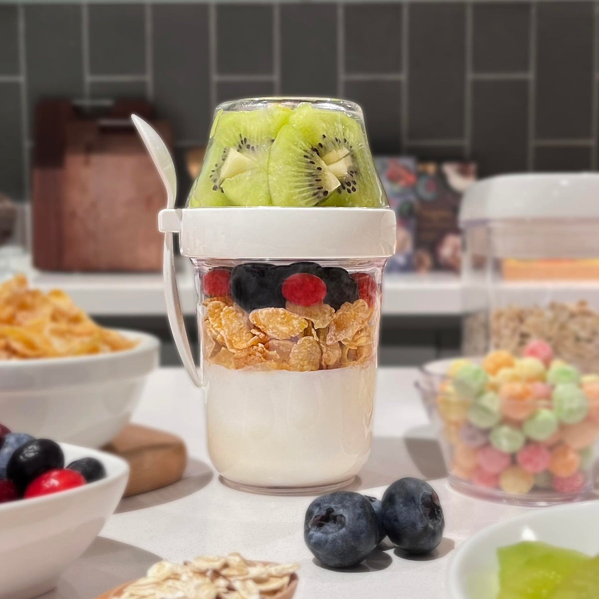 Leak-proof lid on the Felli snack cup prevents spills during travel