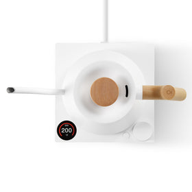 Fellow Stagg EKG Pro high-resolution display shows temperature and time clearly for easy adjustments.