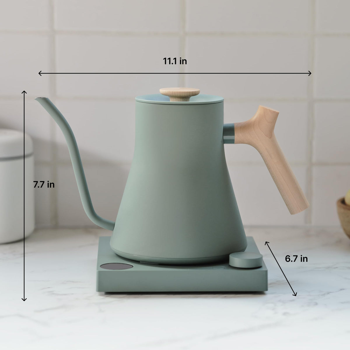 Brew timer display on the Stagg EKG Pro helps track extraction.