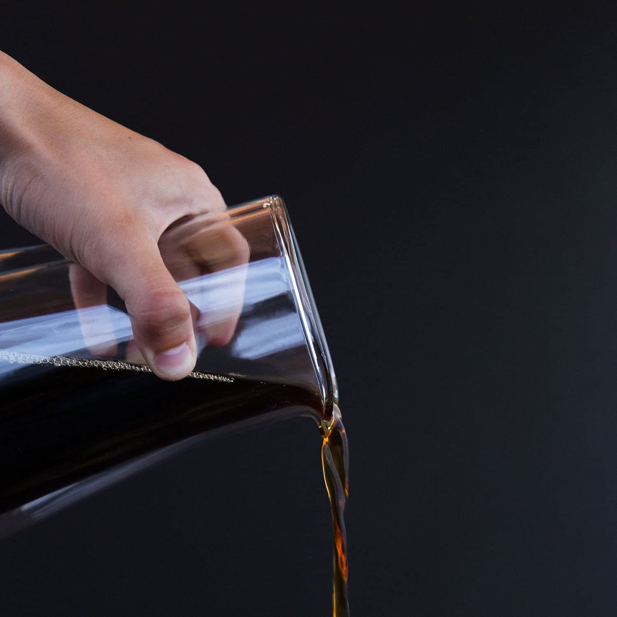 Fellow Stagg hand-blown borosilicate glass carafe offers durable, heat-resistant performance.