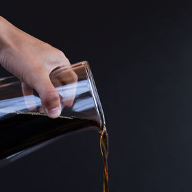 Fellow Stagg hand-blown borosilicate glass carafe offers durable, heat-resistant performance.