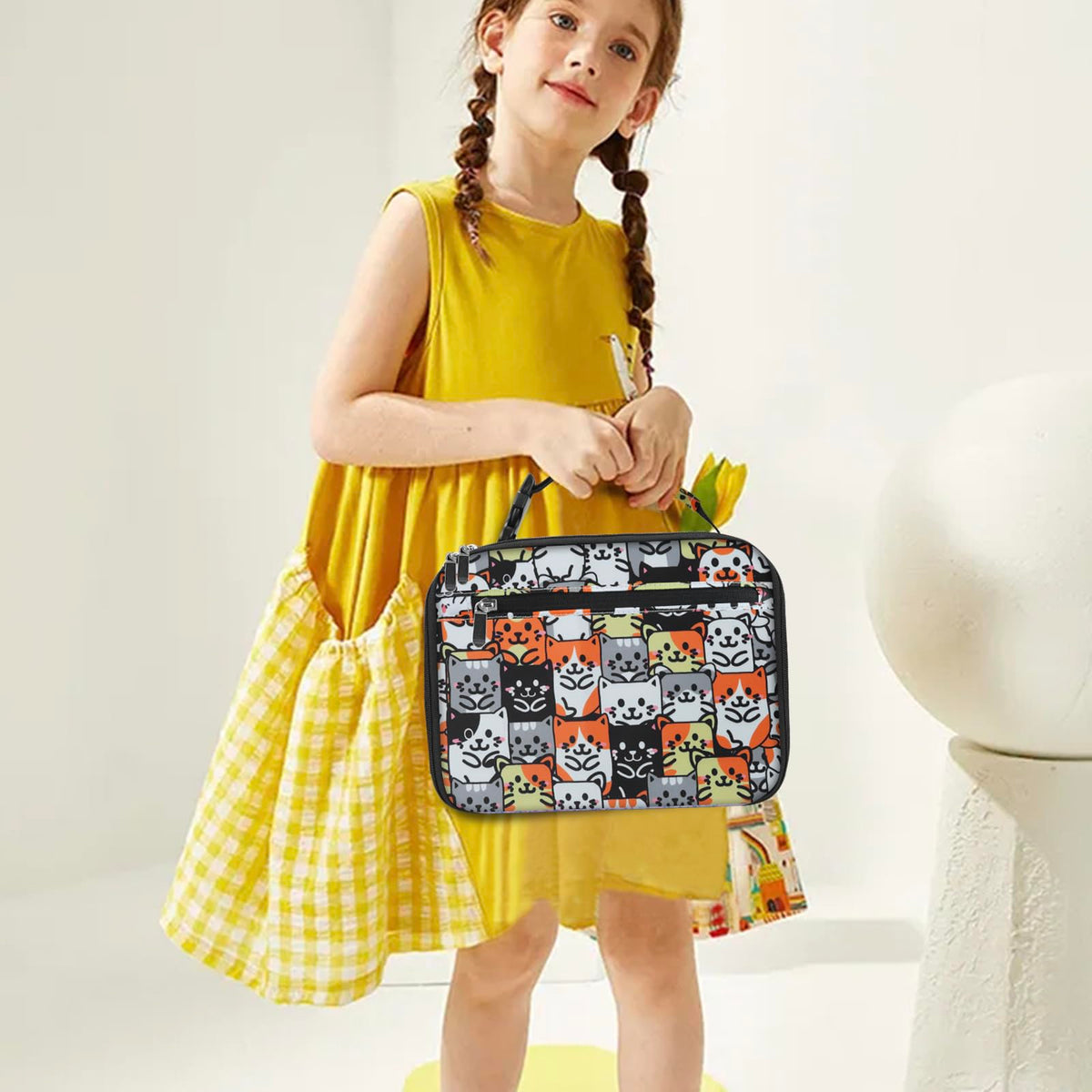 Easy-clean interior material of Femuar lunch box ready for quick wipe-down.