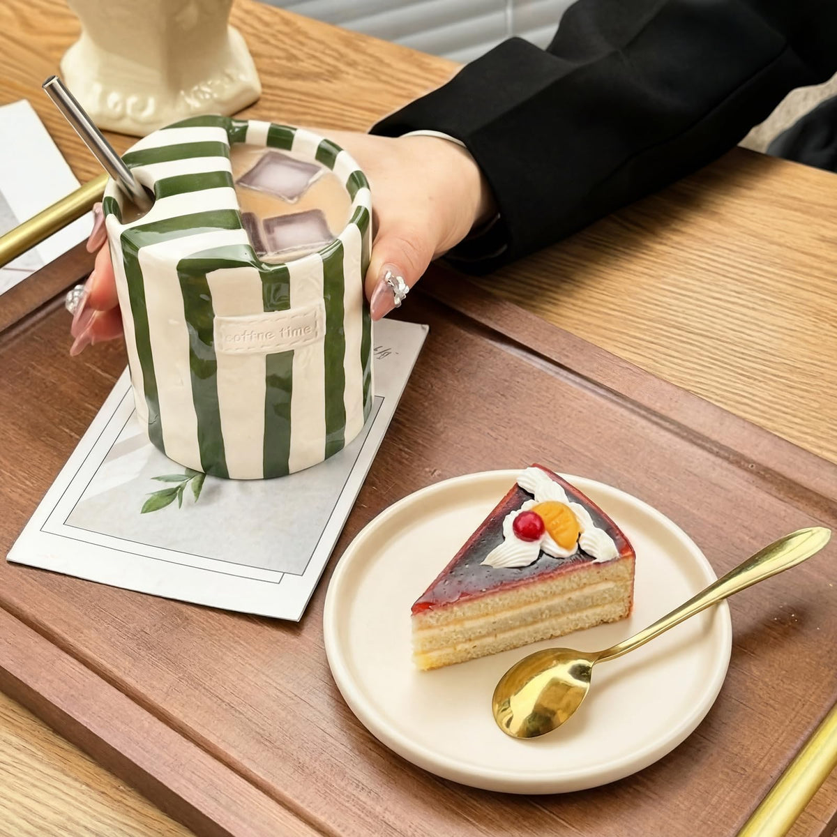 Ferrochef 2-pack mugs with straws for convenient sipping.