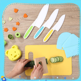 FGASIDYO Y-peeler shown in small hands for easy peeling