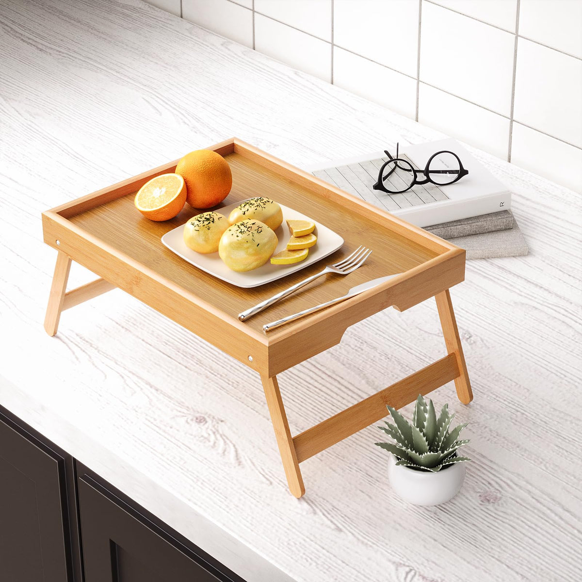 Fibogollo bamboo bed tray with spacious surface for snacks or laptop