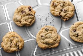 Fig and Leaf 25-pack trays are great for batch cookies or small desserts.