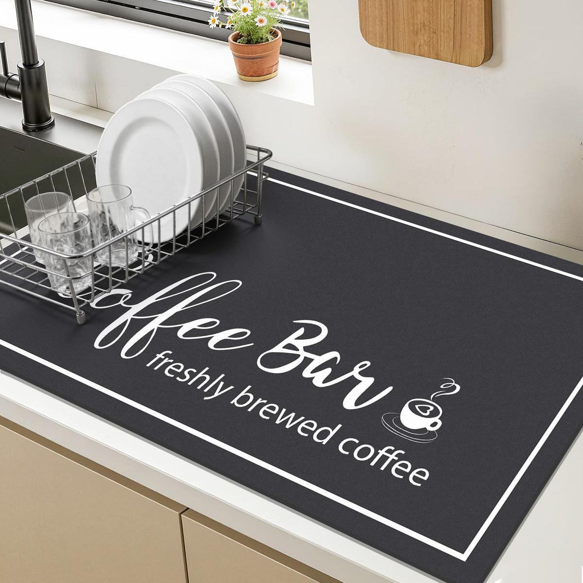 Findosom versatile mat is suitable for pet bowls and daily cleaning.