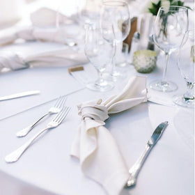 FindYou tablecloth neatly arranged on a 6ft rectangular dining table