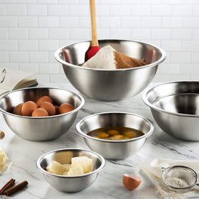 FineDine bowls with flat bases providing stable mixing and tossing.